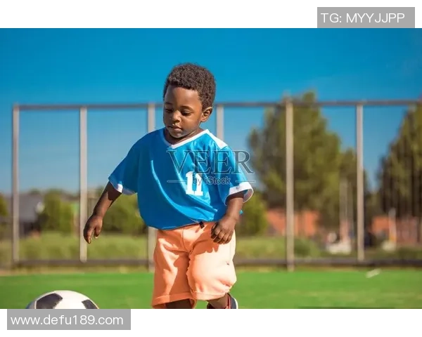 黑人足球明星闪耀深圳引领足球热潮激发年轻梦想