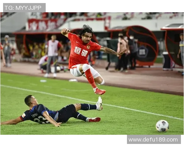 广州足球队防反战术解析与得失评估的深度剖析 广州足球队防反战术解析与得失评估的深度剖析