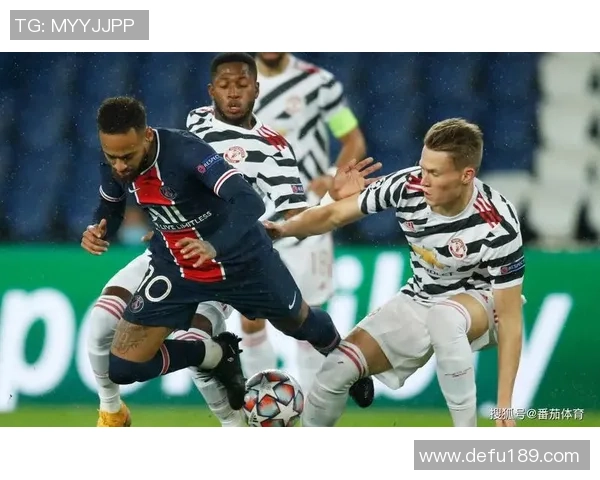 曼联在欧冠激战中逆转巴黎展现足球明星的辉煌与团结精神